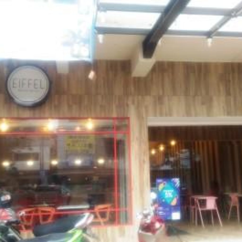 Nikmati Berbagai Menu Di Eiffel Patisserie Cafe 