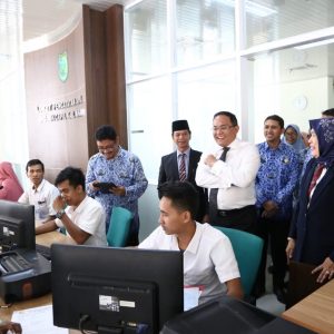 Pacu Semangat Kerja Dodi Sambangi Kantor Disdukcapil Muba