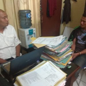 Gunakan Jaket Gojek Redi Arianto Menjadi Bulan-bulanan warga