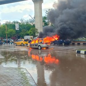 Pulang Servis,  Mobil Budi Hangus Terbakar