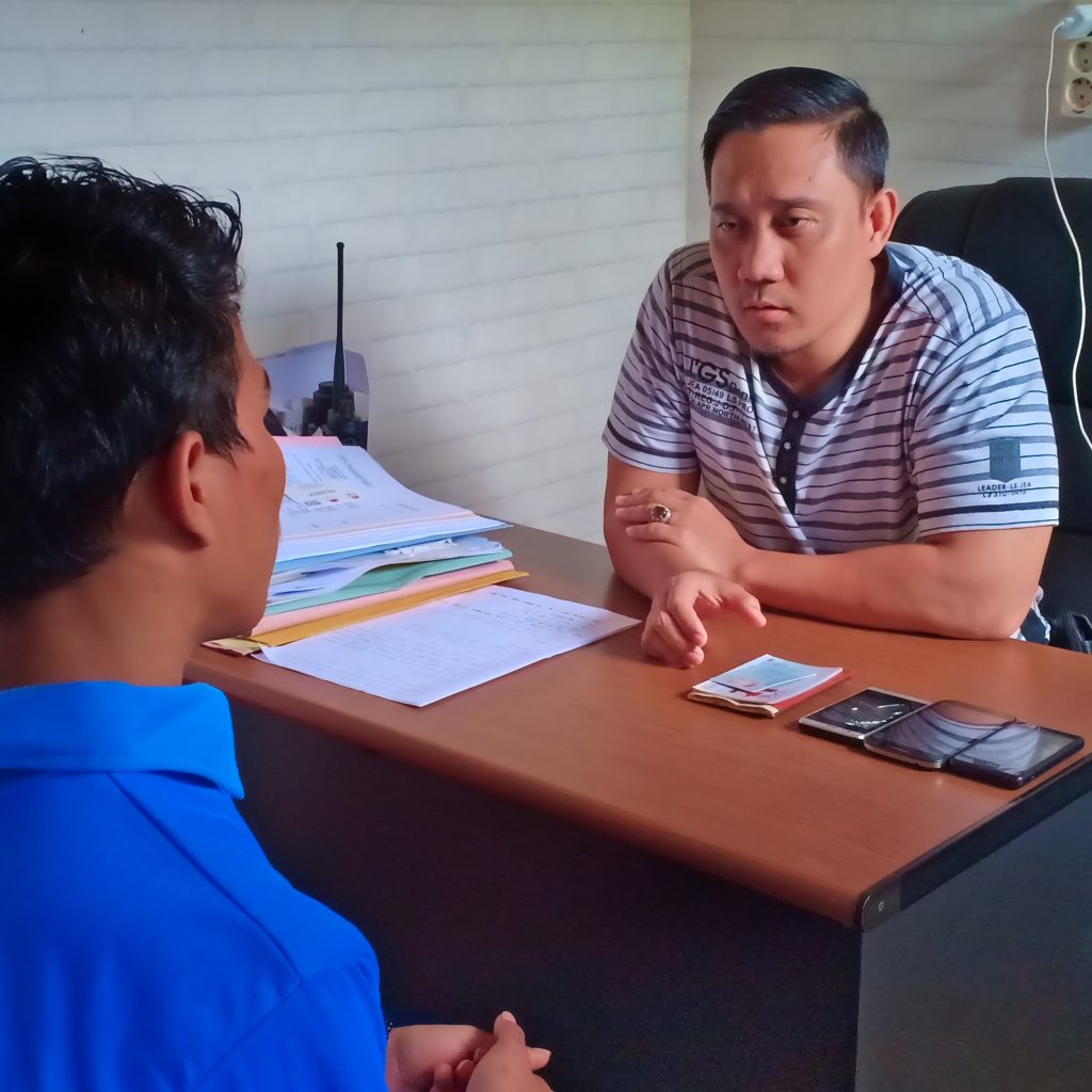 Pura – Pura Cari Kerja, Hardimas Sikat Hendpone dan Laptop