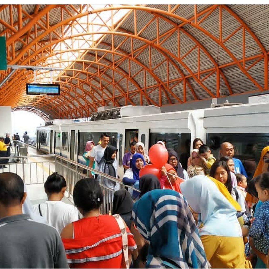Berkah Ampera Ditutup, LRT Diserbu 12 Ribu Penumpang Dalam Sehari