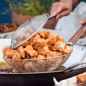 Sering Makan Gorengan, Ini Bahayanya yang Harus Kamu Ketahui