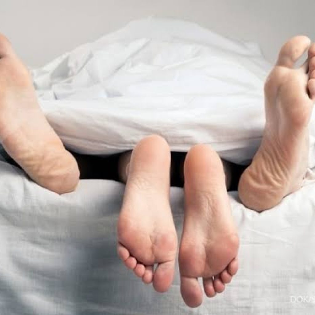 Musim Hujan Datang,  Coba 4 Posisi Bercinta Yang Pas Untuk Menghangatkan Suasana