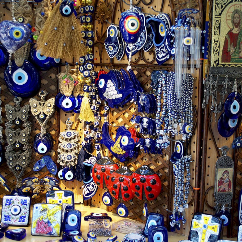 7 Benda Jadi Simbol Keberuntungan dari Berbagai Negara, Kamu Punya?