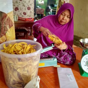 Berkat Zakat, Masnawati Bantu Tingkatkan Ekonomi Keluarga