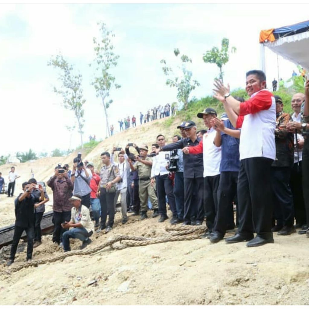 Gubernur Sumsel Lakukan Soft Launching Transfortasi Sungai Untuk Batubara di Desa Muara Lawai