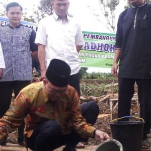 Walikota Pagaralam Letakkan Batu Pertama Pembangunan Majid Arriyadhoh