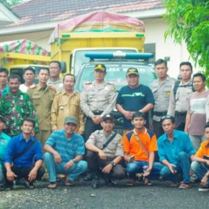 Kapolsek Pulau Pinang Kawal Kota Surat Suara Menuju KPU Lahat