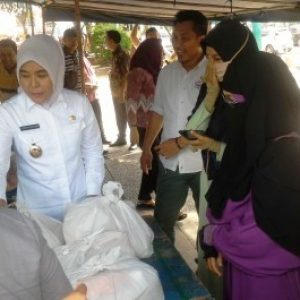 Warga Serbu Bazar Ramadan yang Digelar Pemkot Palembang