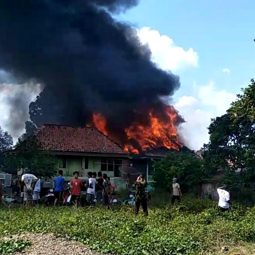 Akibat Konsleting Listrik, Dua Rumah Hangus Dilalap Si Jago Merah