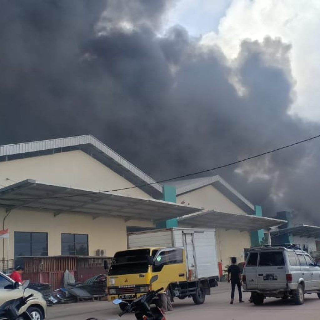 Gudang Plastik di Banyuasin Dilalap Si Jago Merah