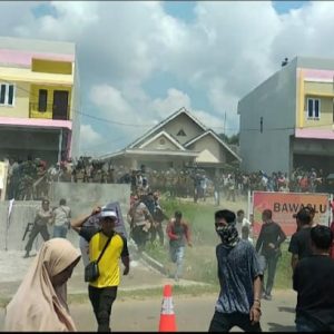 Aksi Tuntut PSU di Pali, Berujung Ricuh