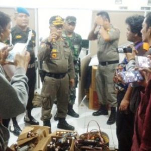 Awal Puasa Pol-PP Pemkot Palembang Sita 350 Botol Miras