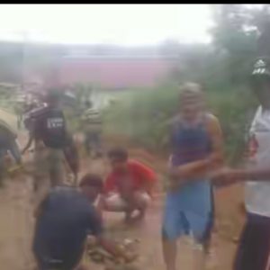 Warga Lahat Lakukan Gotong Royong Perbaiki Jalan Rusak