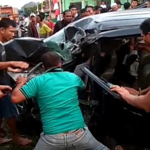 Tabrakan Avanza vs Dump Truck, Satu Orang Meregang Nyawa