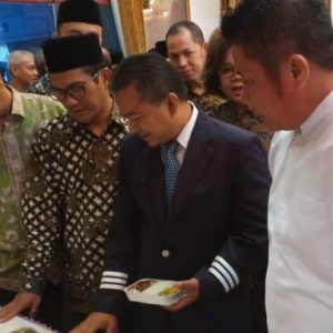 Menuju Mekkah, Jemaah Haji Sumsel Diberi Menu Sajian Ayam Kecap Hingga Malbi di Pesawat