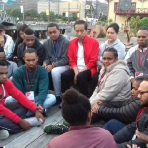 6 Cara Bijak Menyampaikan Kabar Buruk Pada Orang Lain