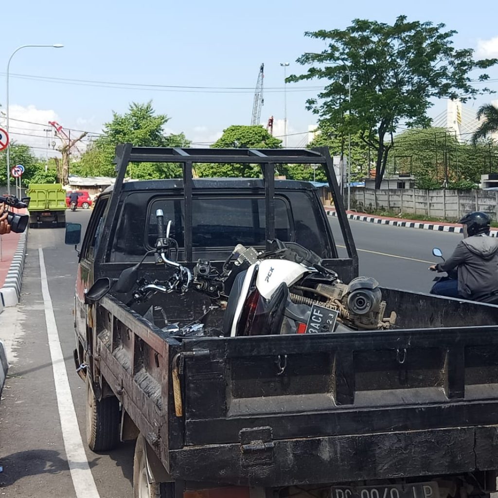 BREAKING NEWS : Kecelakaan di Jembatan Musi IV, Pengendara Motor Kritis 