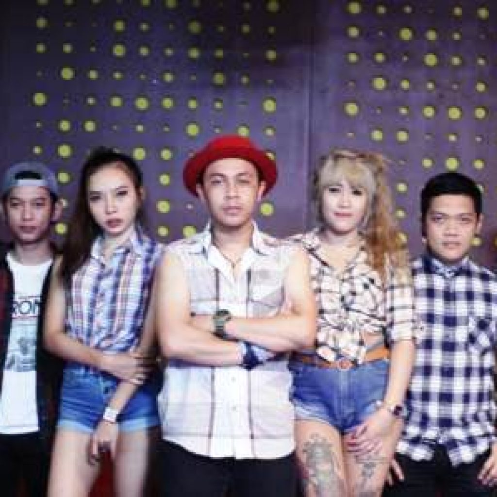 Imagination Band Kembali Ajak Pengujung S-Lounge Bernyanyi