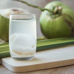Air Kelapa Memang Sehat, Tapi Bahaya Jika Diminum Terlalu Banyak