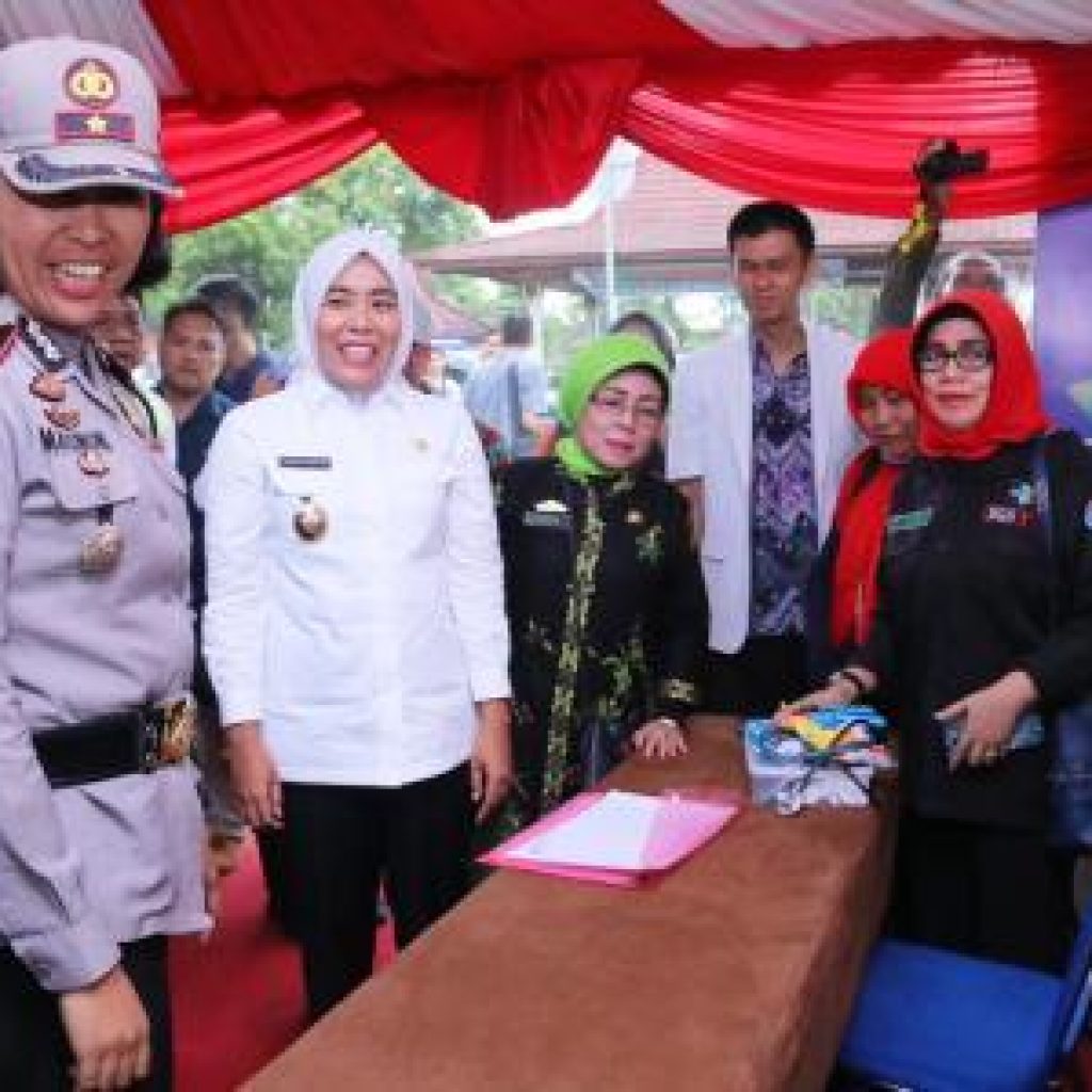 Fitri Agustinda Tinjau Kesiapan Posko Lebaran di Bundaran Air Mancur Palembang