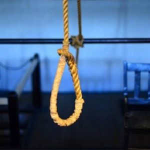 Diduga Bunuh Diri, Mayat Pria Ditemukan Tergantung di Pohon