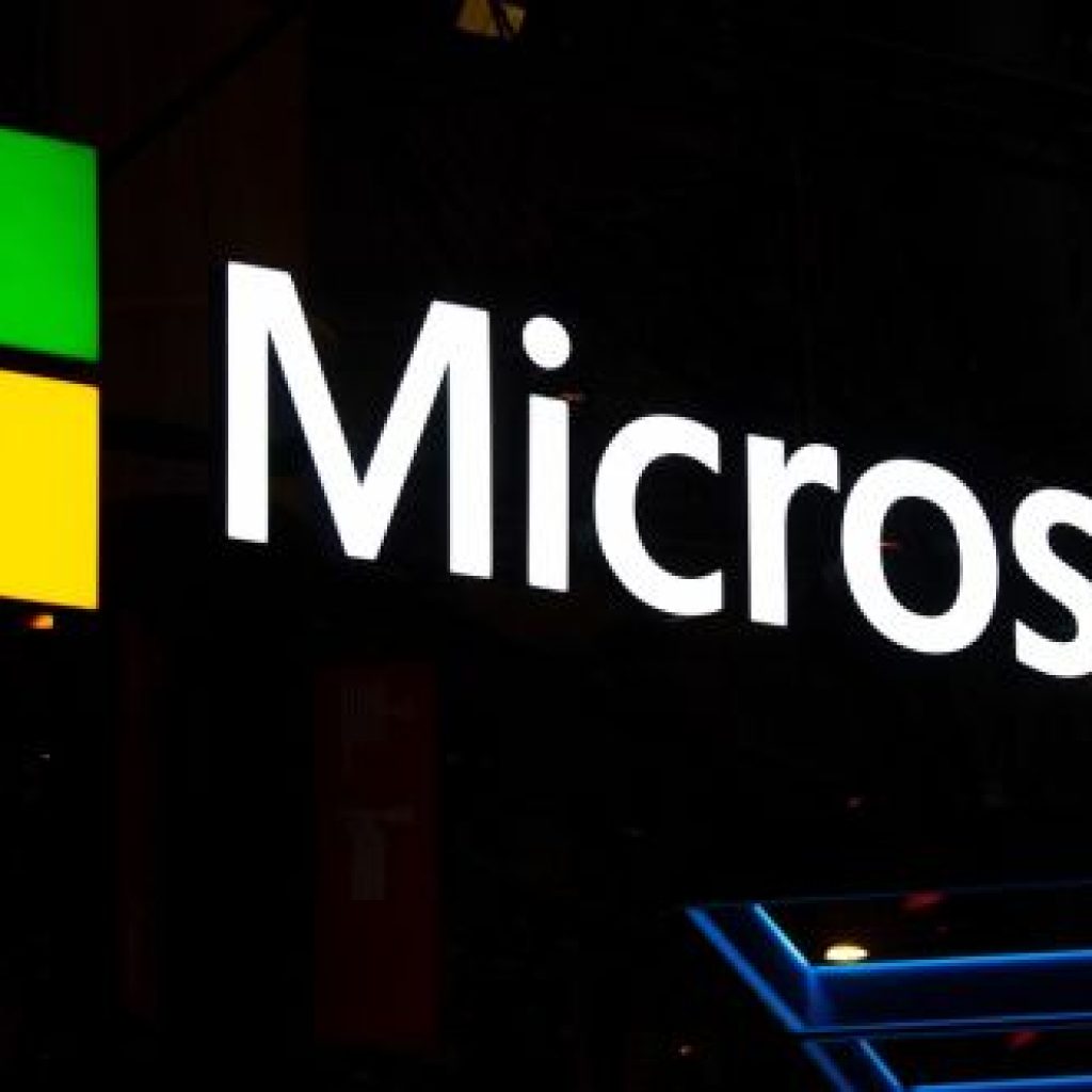 Microsoft akan Luncurkan Perangkat Lipat dengan Android OS