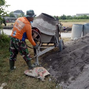 Bergulat” Dengan Teriknya Matahari di Lokasi TMMD