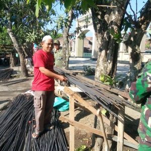 Rangkaian Besi “Produk” Tentara Dan Warga Antarkan Kemajuan Desa TMMD