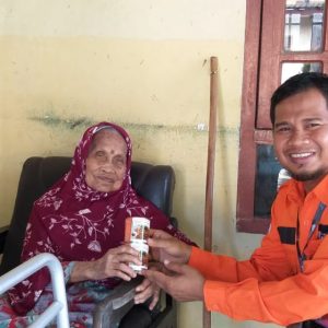 Rumah Zakat Salurkan Superqurban kepada Lansia