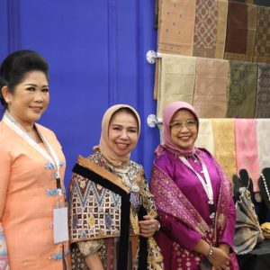 Songket dan Jumputan Jadi Andalan Feby Deru di Ajang Karya Kreatif Indonesia 2019