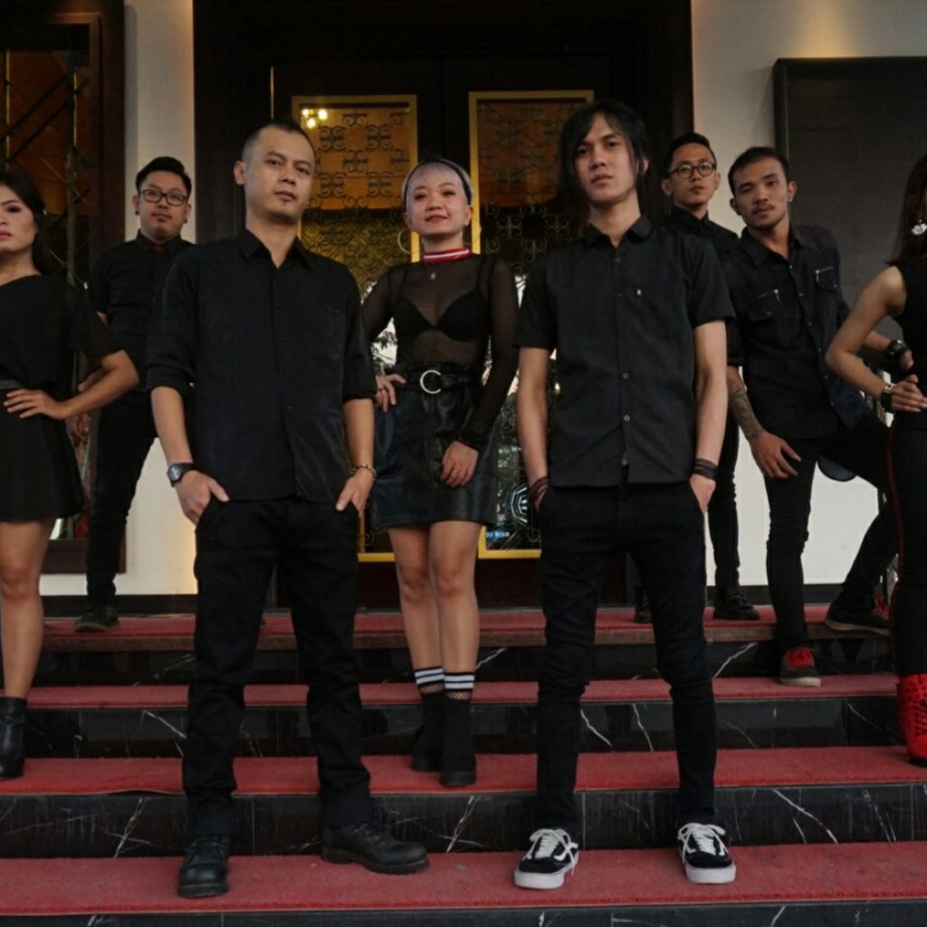 Simple Colour Band Ajak Pengujung theVenus Golden Hall Bergoyang Dan Bernyanyi Bersama