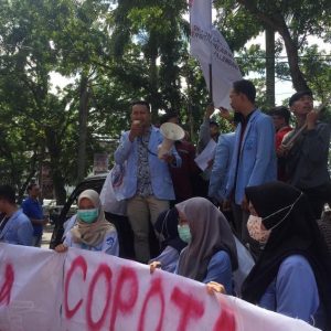 Massa Demo Sidang Komisioner KPU Palembang