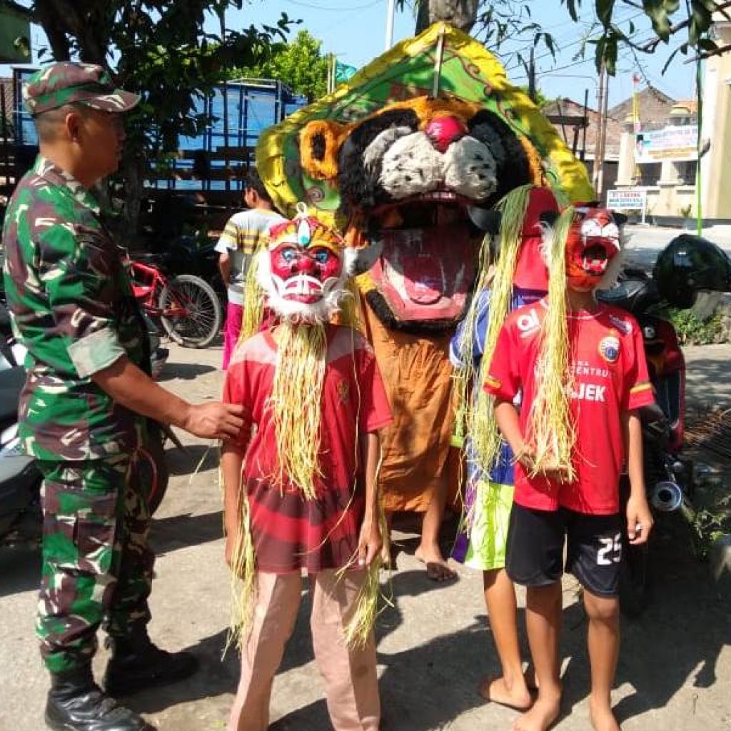 Bina Anak-Anak Desa TMMD Saat Berkesenian