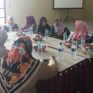 Ibu-Ibu Persit Juga “Ribet” Ikut Persiapkan Pembukaan TMMD