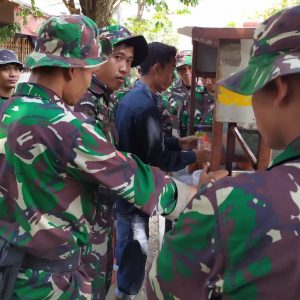 Pedagang Keliling Menangguk Rejeki di Lokasi TMMD