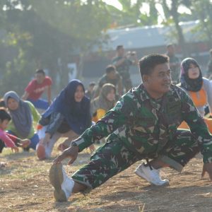 Tentara Yang Getol Pelopori Senam Kebugaran di Lokasi TMMD