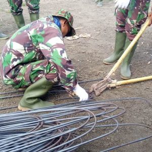 Bangun Jalan TMMD, Ratusan Batang Besi “Dipatahkan” TNI