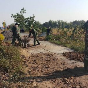 Agar Jalan TMMD Kuat, Perataan Medan Dilakukan