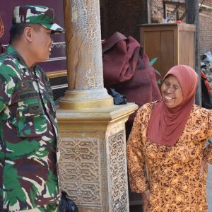 Hapus Kesedihan Nenek Di Kalikondang, Satgas TMMD Kodim Demak Rehab Rumah Mbah Sarmi