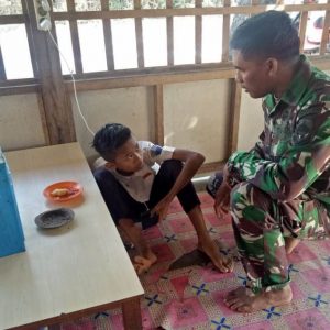 Bak Seorang Ayah, Satgas Bimbing Anak Sekolah “Nyleweng”