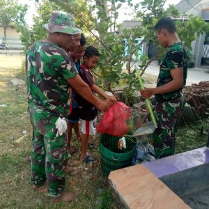 TNI Tanamkan Budaya Bersih Kepada Anak-Anak Desa Sasaran TMMD