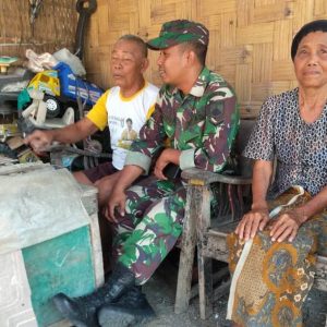 Meski Rumah Tidak Direhab Tentara, Mbah Karmin Tetap Ikut Bahagia