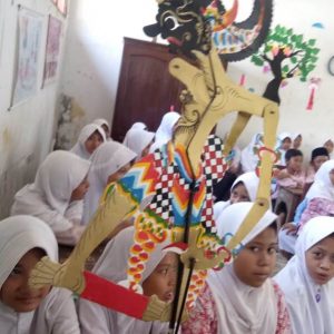 Tentara “Susupkan” Wayang Kulit Ke Sekolah-sekolah