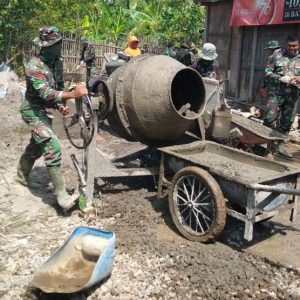 Tentara Demak Juga Beton Jalur Sekolah Anak-Anak