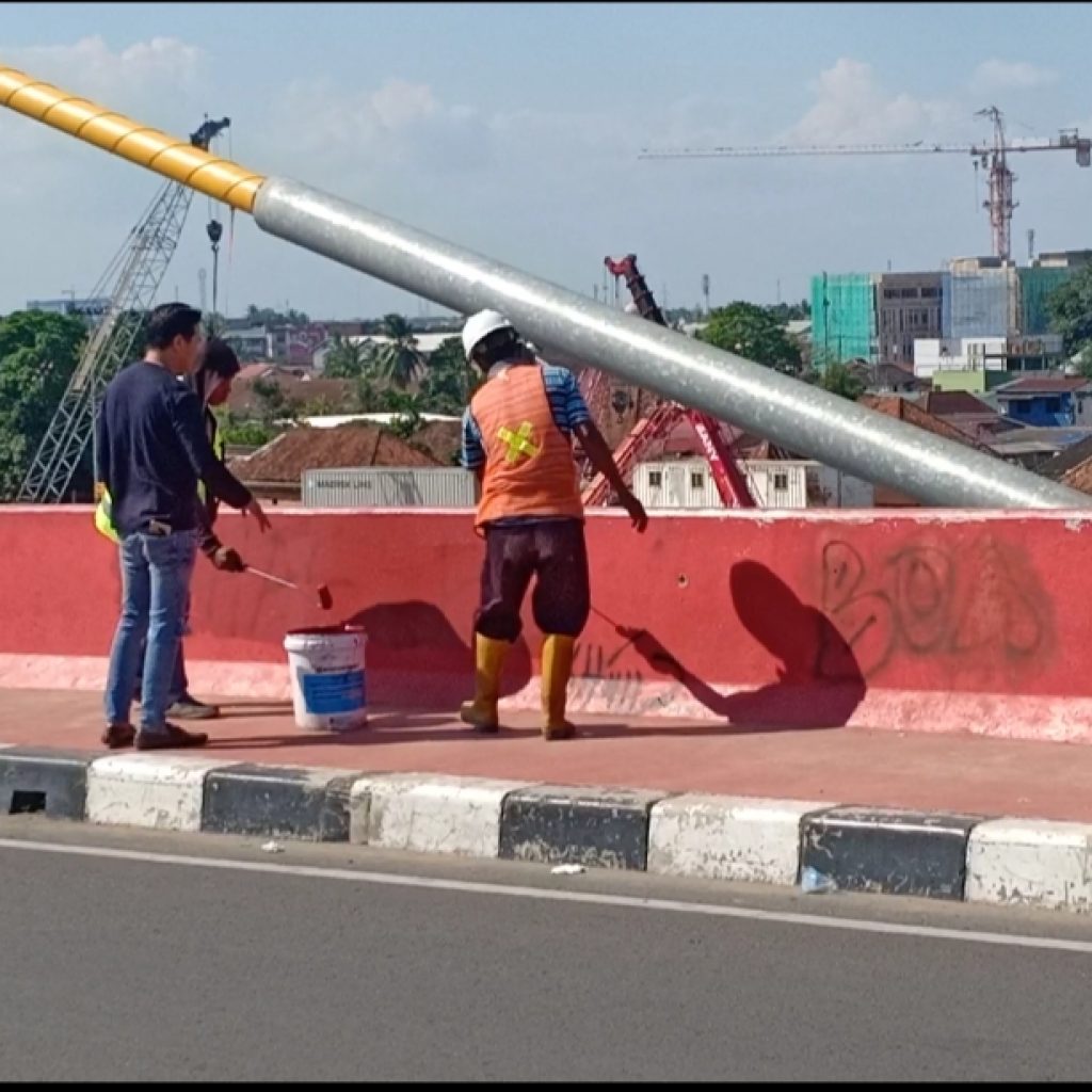 Viral di Medsos Usai di Cat, Vandalisme Gambar Tak Senonoh di Jembatan Musi IV Palembang