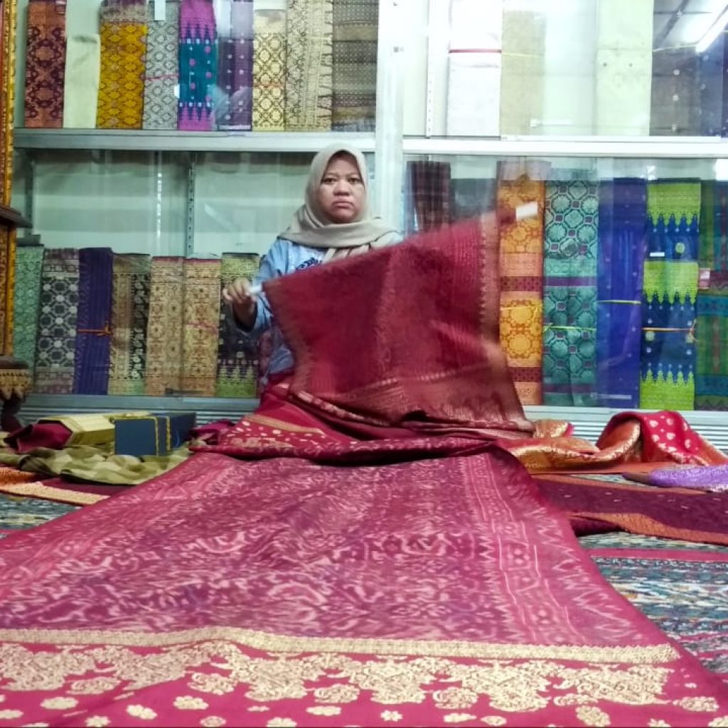 Mengulas Sejarah Hingga Pembuatan Songket Palembang