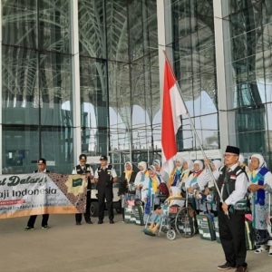 Emberkasi Asal Surabaya Menjadi Kloter CJH Pertama Tiba di Madinah