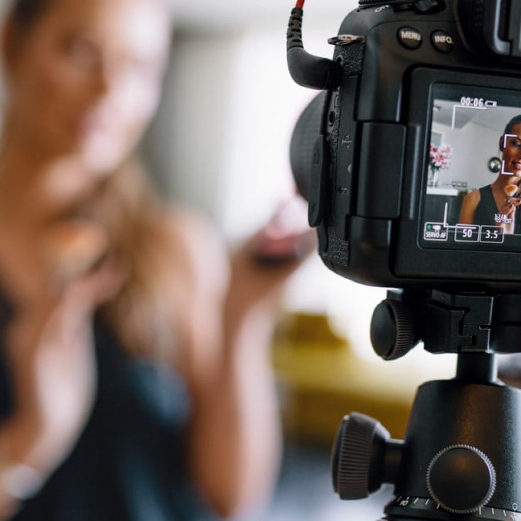 TRAVEL BLOGGER, WAJIB BAWA 5 PERANGKAT INI